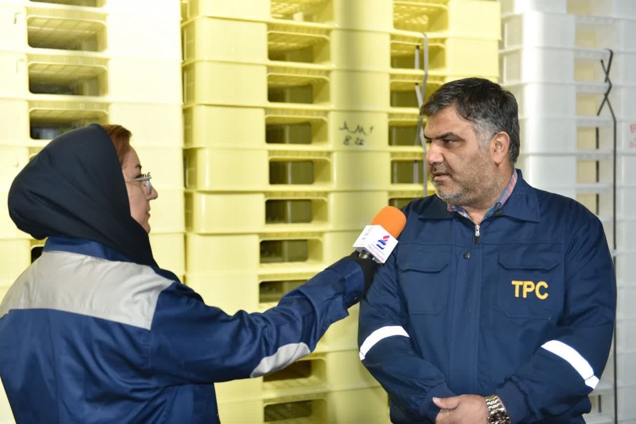 قرار گرفتن پالت های معیوب در چرخه تولید پالت جدید در پتروشیمی تبریز